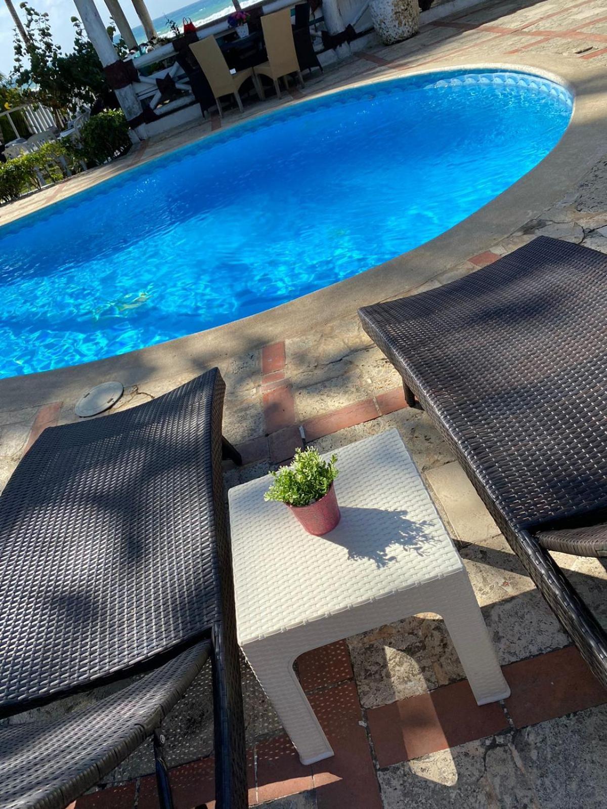 D' Franchesis Hostal Juan Dolio Bagian luar foto