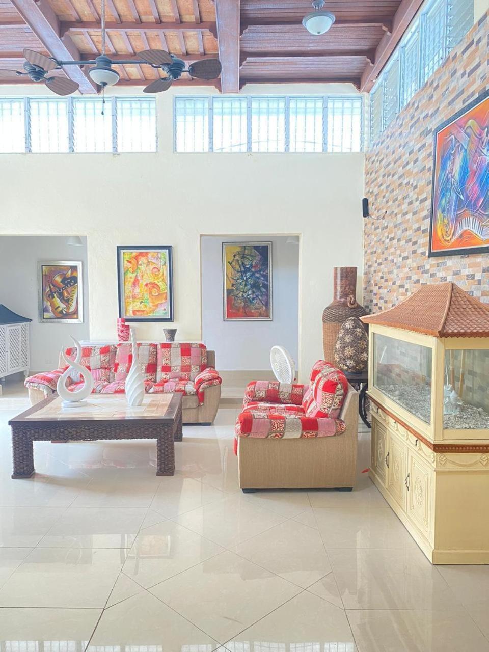 D' Franchesis Hostal Juan Dolio Bagian luar foto