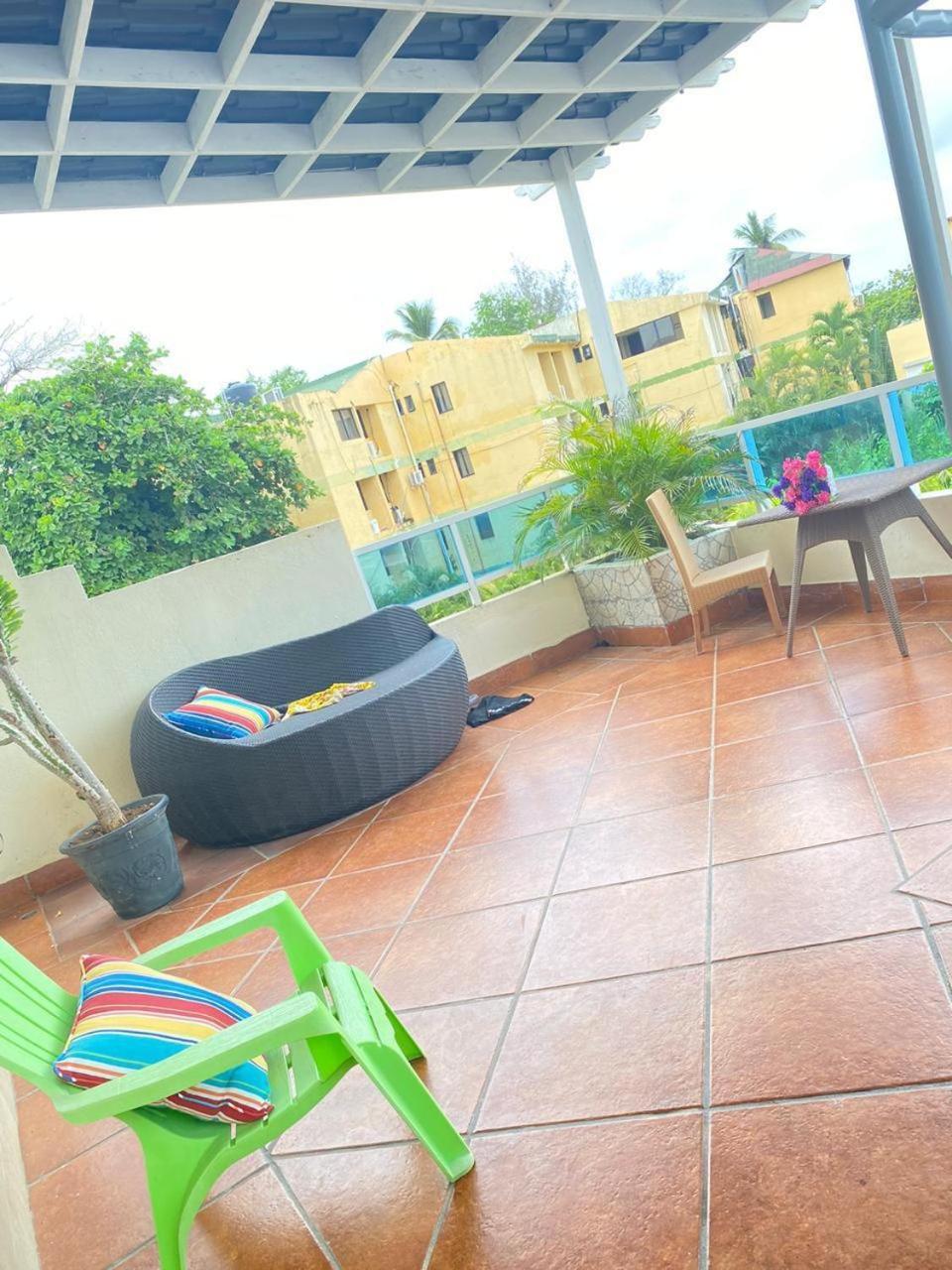 D' Franchesis Hostal Juan Dolio Bagian luar foto